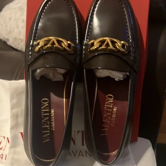 Valentino Garavani loafer - Perfect for the holiday season!✅